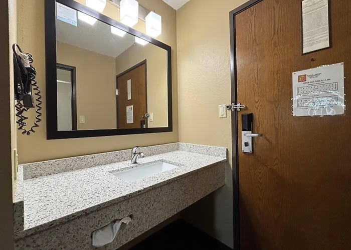 Super 8 By Wyndham Hotel