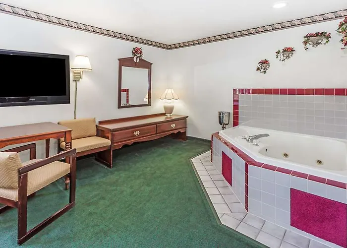 Super 8 By Wyndham Hotel 2*